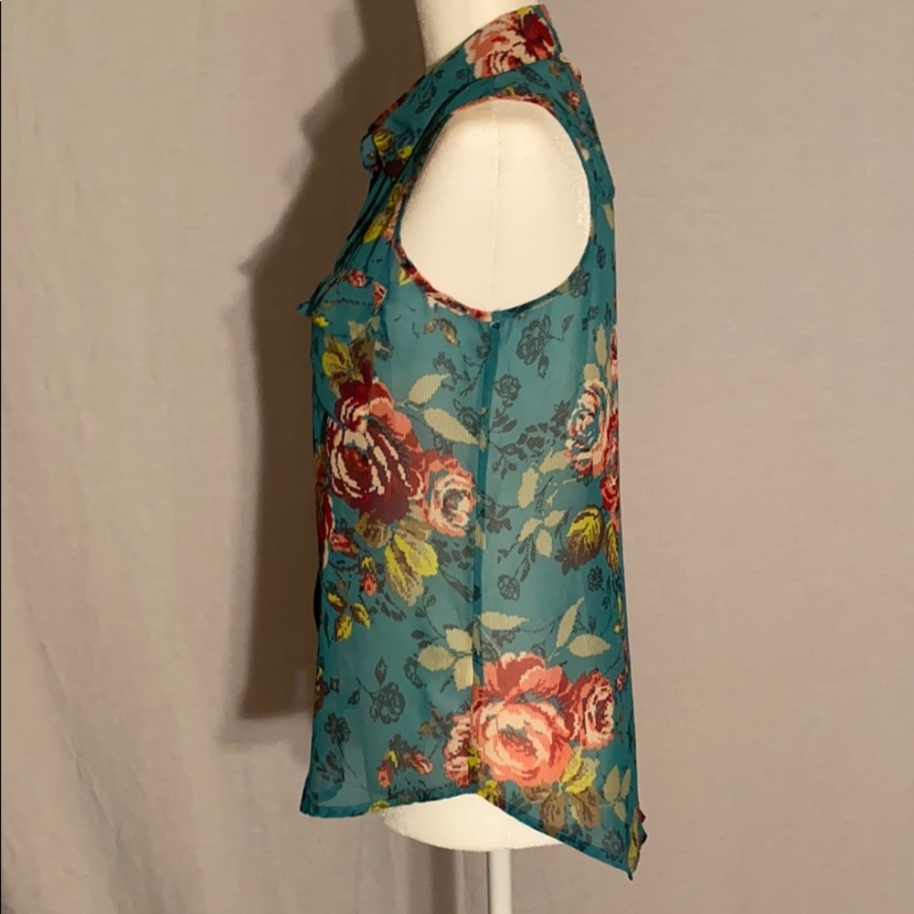 SELF ESTEEM floral sleeveless blouse - runs more like a size Small - Picture 4 of 8